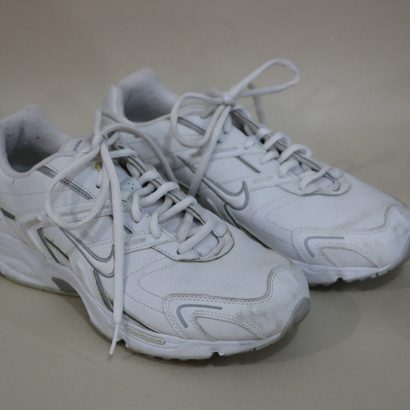 Nike Shoes - Woman's Nike White Tennis Shoes 10.5 Nike Shoes - Woman's Nike White Tennis Shoes 10.5